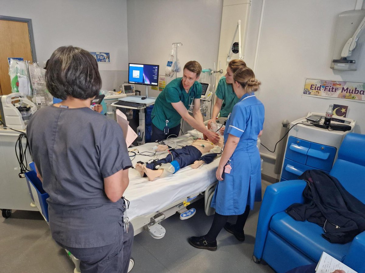 Paediatric Simulation Training for status epilepticus took place yesterday on our Paediatric ward. 

Great work team!👏
#ELHT #NHS #DERI