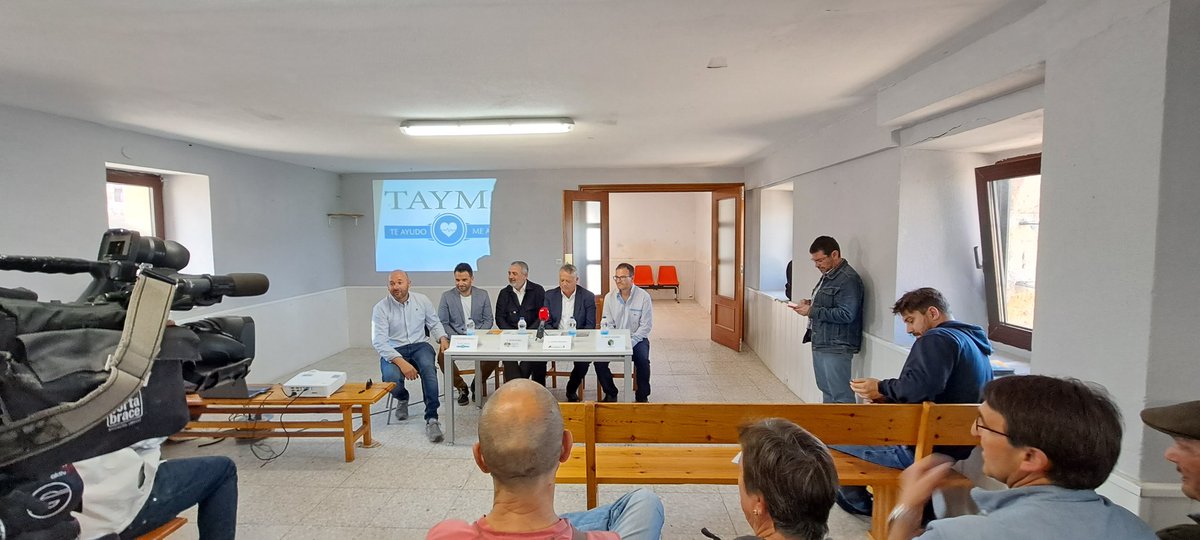 sierralademanda's tweet photo. Estamos en #Campolara presentando resultados del proyecto piloto #Tayma. Un proyecto para la creación de redes de voluntarios de primera intervención en el medio #rural, impulsado desde #Agalsa #SierradelaDemanda gracias al convenio con #sodebur y la Diputación de #Burgos https://t.co/oW9sF7PqQy
