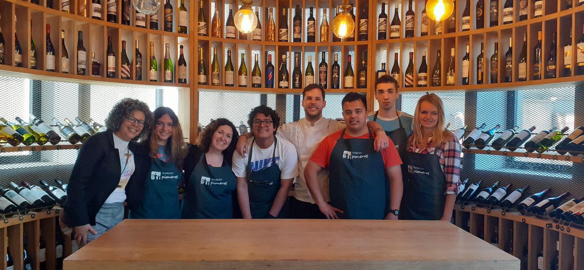 f_pioneros's tweet photo. 🍰👩‍🍳👨‍🍳 Hoy hemos estado en el @WineFandango  con nuestro Taller de Cocina 🍰👩‍🍳👨‍🍳
#Pioneros #winefandango #cocina https://t.co/qg1xWD4aW3