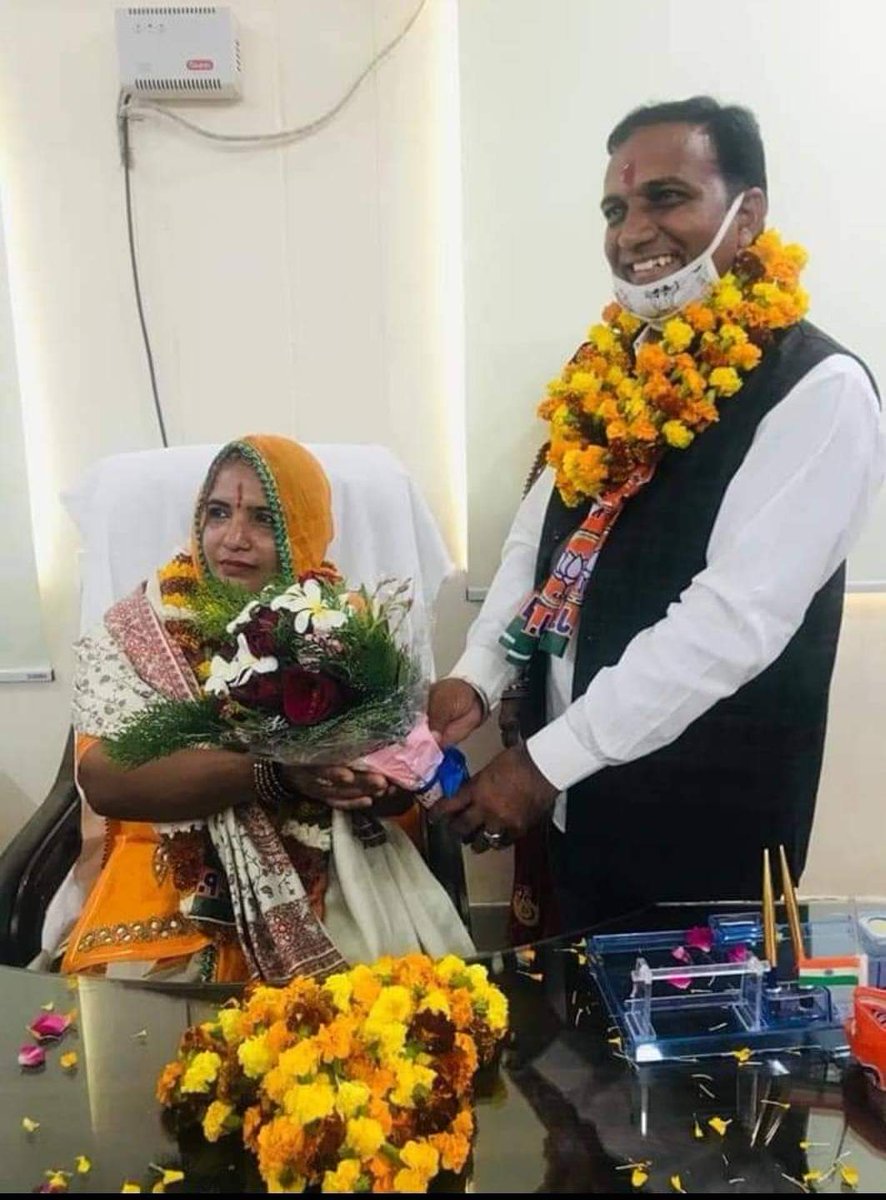 narendra_g31672's tweet photo. मारोठ नावा के प्रधान एवं भाजपा मंडल अध्यक्ष मारोठ #advocate_राजेश_जी_गुर्जर को जन्मदिन की हार्दिक बधाई एवं शुभकामनाएं ..!!
#happybirthdaypardhanji 🎉🎂
#bjp #bjppardhan #maroth #nawa #nagaur https://t.co/50siQbjL2Y