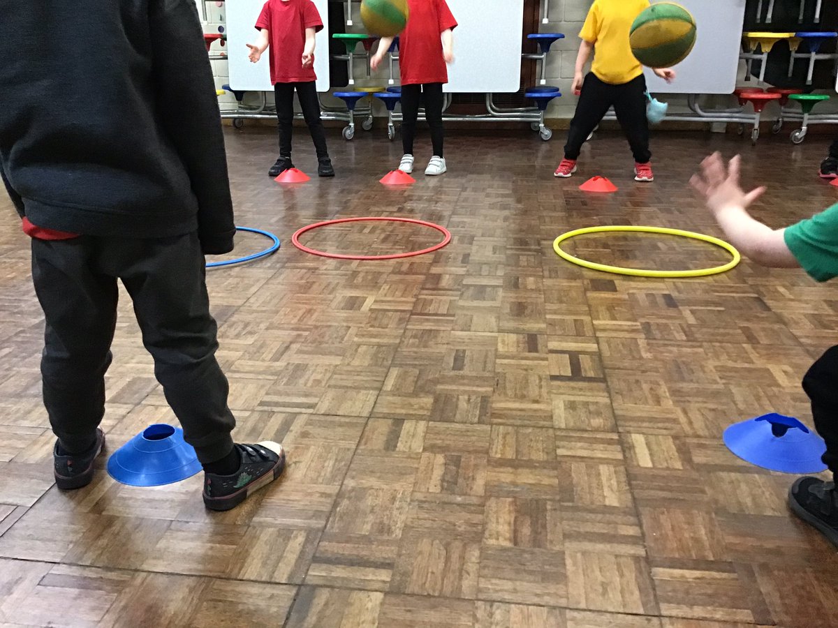 LindenRDWillow's tweet image. In PE, FS2 are practicing throwing and catching #eyfsphysicaldevelopment #physicaldevelopment #pe #eyfs @Linden_PE @PSCL_09