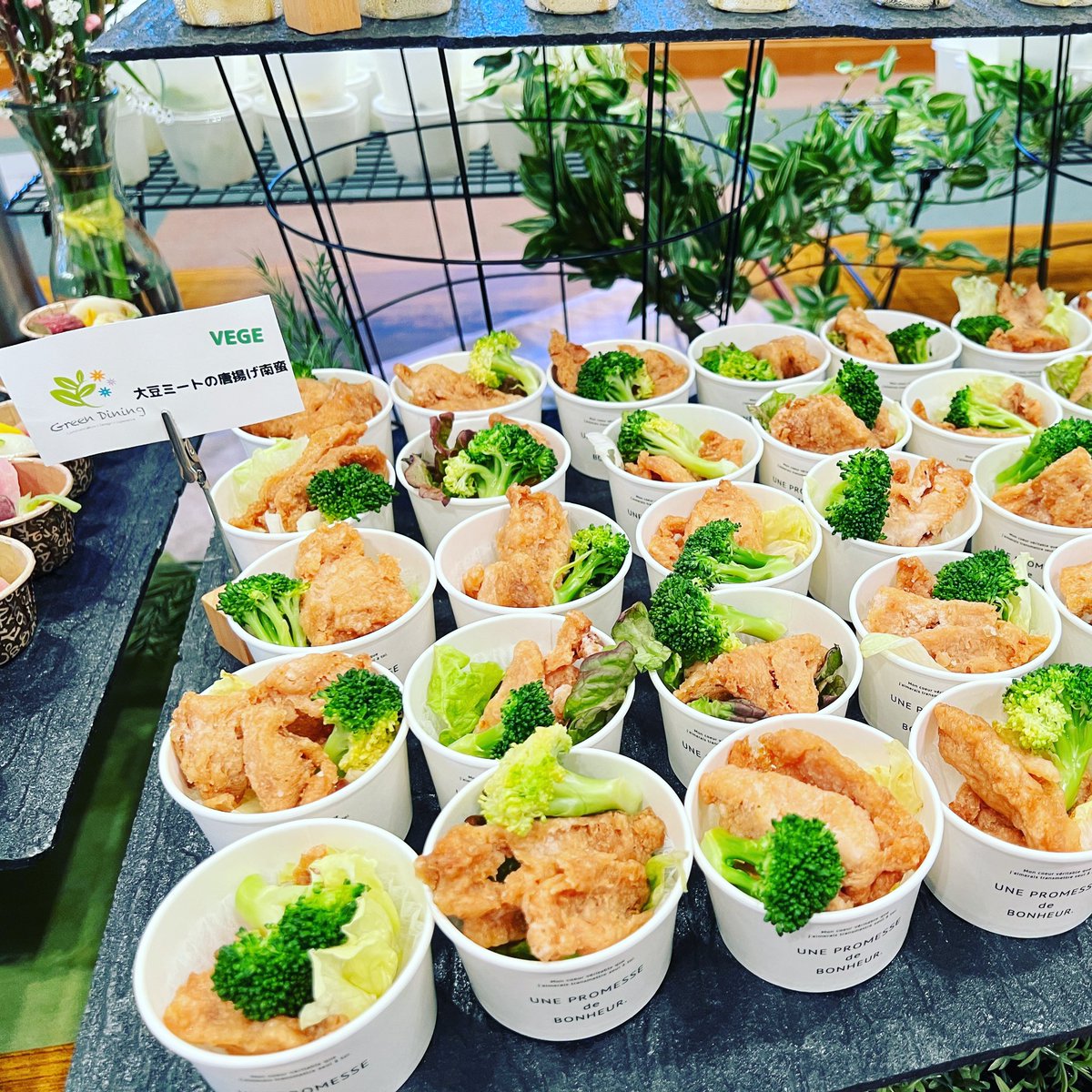 green_dining's tweet photo. ベジタリアンでなくても大満足の、ヘルシーで美味しく仕上げた大豆ミートの唐揚げ南蛮。
@green_dining
https://t.co/29iENigKAA

#大豆ミート #ヘルシーお肉 
#イベントフード #ケータリング 
#パーティーフード 
#オフィスケータリング 
#greendining https://t.co/AxQpOg1cP2