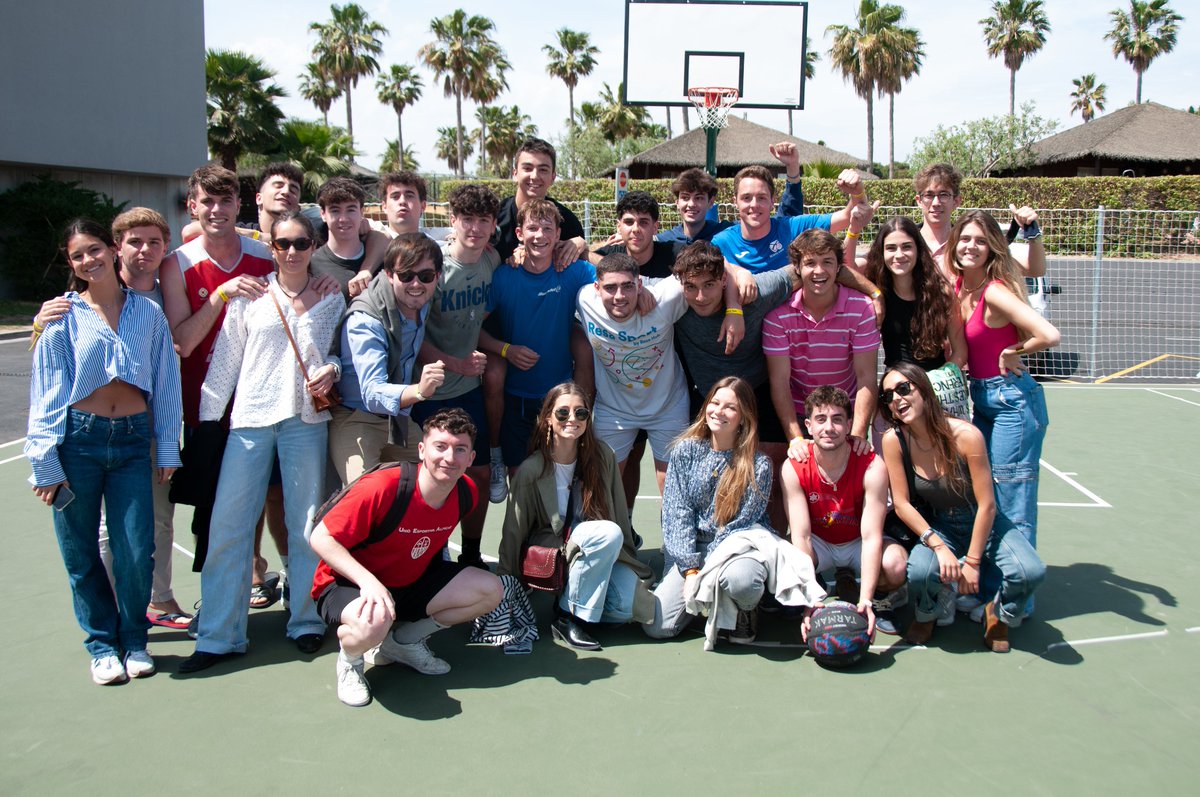 ComunidadResa's tweet photo. Finde de deporte, celebraciones, competición, compañerismo... ¡Así ha sido la final de #ResaSport!
Gracias a los 236 residentes que participaron desde 13 residencias diferentes y ¡enhorabuena a l@s ganador@s! 🏆🎉 #ResaHub #ResidenciasResa https://t.co/bwmuHrh4u7