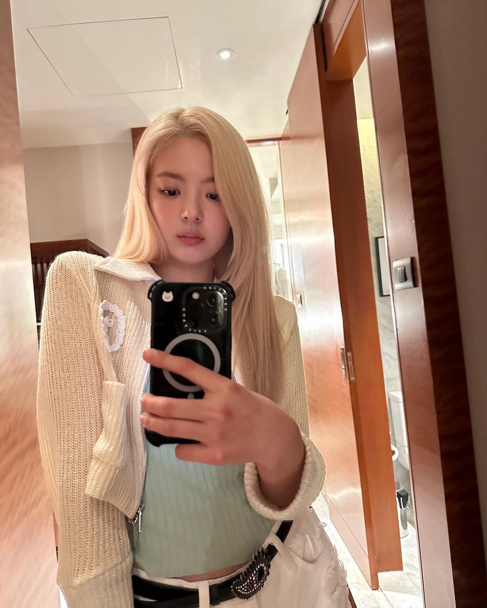 itzy pics on Twitter "lia instagram update