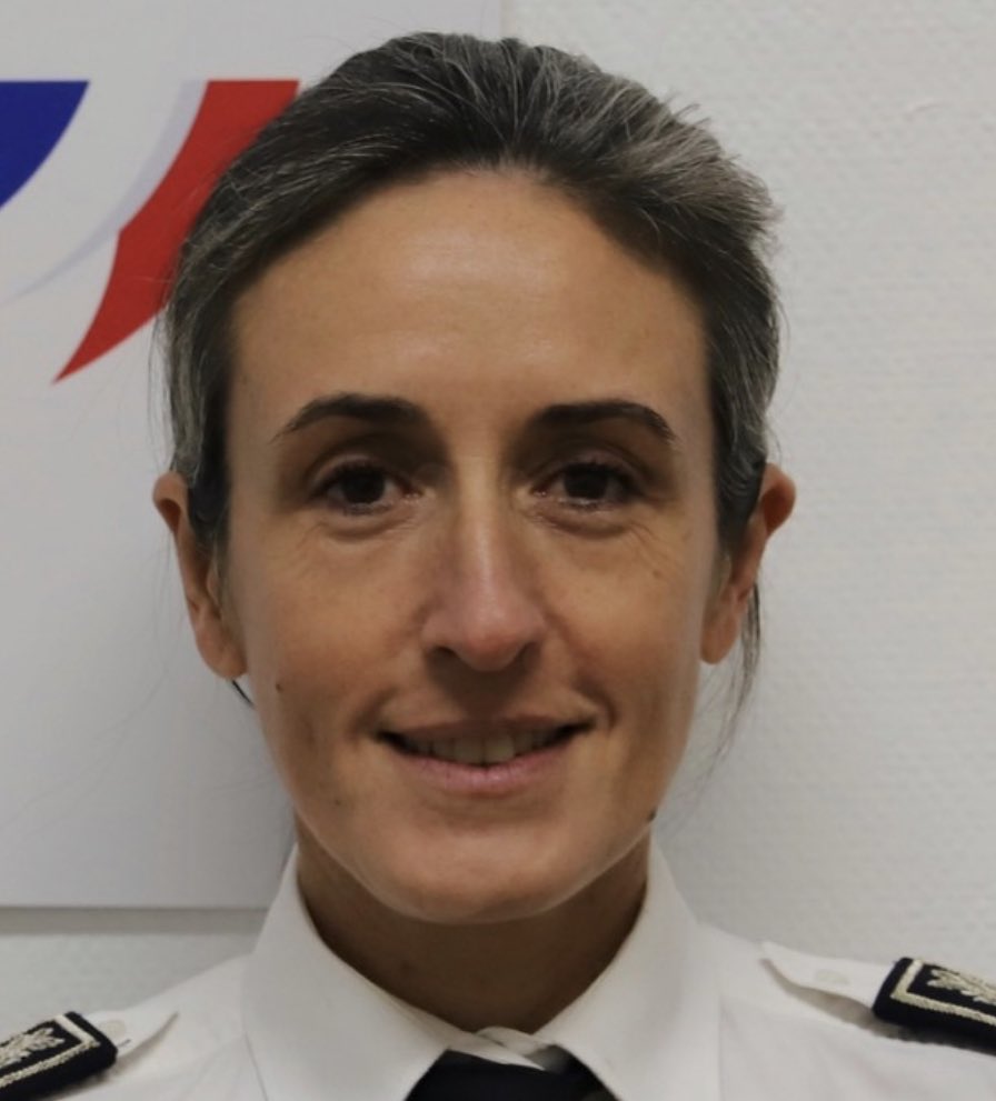 GDarmanin's tweet photo. Sur ma proposition, Céline Berthon a été nommée par le Président de la République numéro 2 de la police nationale. Elle remplace Jerôme Leonnet, un grand flic, que je remercie très sincèrement pour son travail. Céline Berthon est la première femme à occuper ce poste. 

Par ailleurs, au même Conseil des ministres, Virginie Brunner, actuellement en poste dans les Bouches-du-Rhône, devient directrice centrale de la sécurité publique. Une policière de terrain est donc nommée à la tête de tous les commissariats de France.