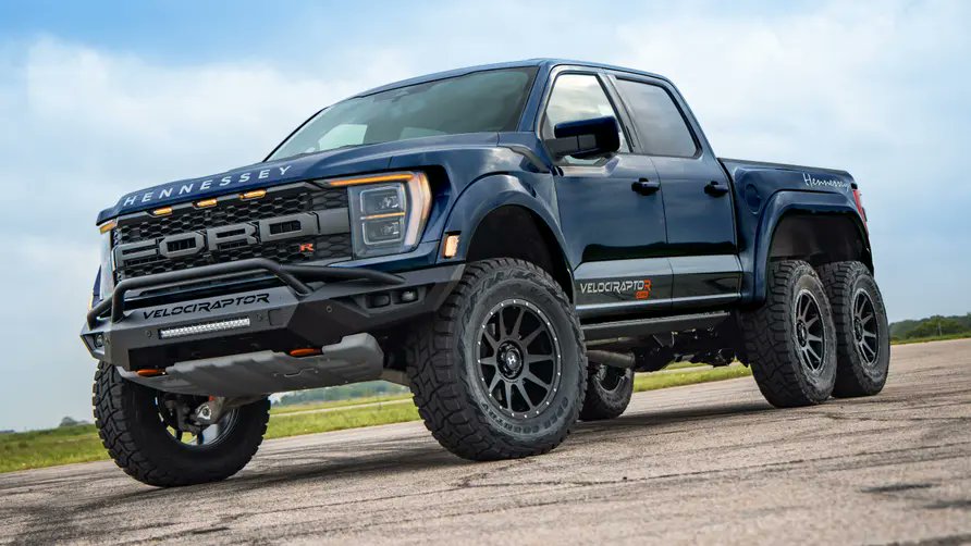 Hennessey has turned the Ford F-150 Raptor R into a six-wheeled behemoth. Texan tuner adds an axle to the back of the 700bhp Raptor R. Ends up with the VelociRaptoR 6x6 → topgear.com/car-news/modif…