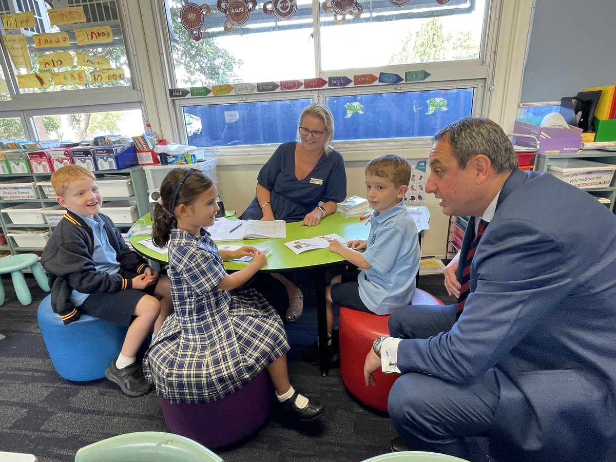 dizdarm's tweet photo. Great to visit Parramatta East PS with @ChrisMinnsMP &amp; @pruecar on the first day back for students. We visited Kindergarten to see how our students have settled into school. Next stop was Bayanami PS for a roundtable discussion with school leaders to hear how we can support you. https://t.co/IImJYdK6dH