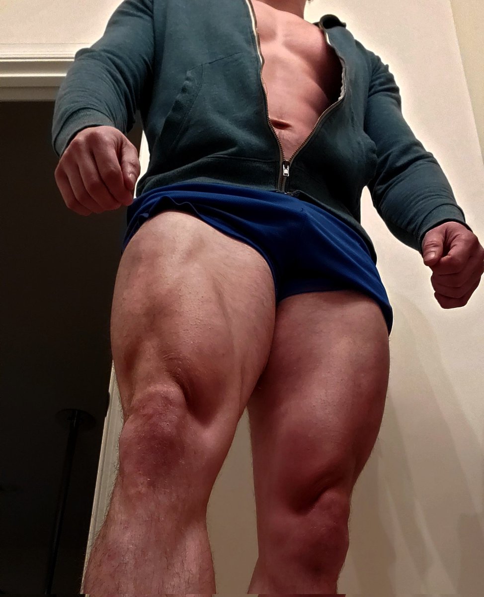 DAIYAB0LIC's tweet image. lllllower body day... wheels can always be bigger 🔴LIVE NOW🔴 
twitch.tv/daiyab0lic
kick.com/daiyabolic
#legday #lowerbodyworkout #WednesdayMotivation #steponme #onlyfansFree #bodybuilding #physiquegoals