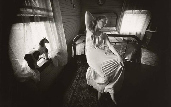 CasaLettori's tweet photo. Si dimenticano solo le persone che non contano

Silvana Stremiz

Emmet Gowin – 📸

#FrammentiDiSaggezza a #CasaLettori https://t.co/K4OrE6TZsa