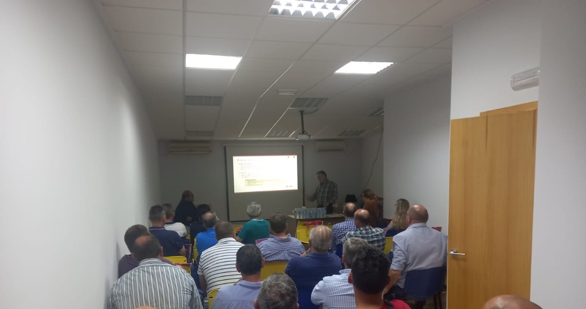 FARMFAES's tweet photo. 🐮 Jornada "Manejo, nutrición e inmunidad en terneros"
#Tecnovit - #FARMFAES organizó junto a la #ADS de #Lorca y #PuertoLumbreras una charla informativa ayer en la sala de las instalaciones de la ADS. Agradecemos a todos los asistentes y os compartimos unas fotos del encuentro. https://t.co/sBrECstfpQ