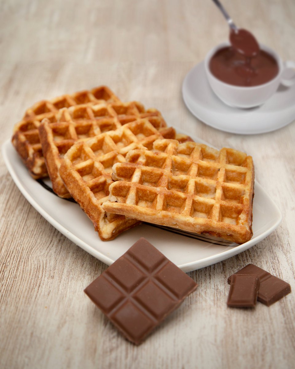¿Quieres disfrutar de un delicioso gofre con #chocolate? Uno de los mayores placeres que existen, y si se combina con un gofre manneken-pis, el resultado es espectacular! Ven a probar nuestros gofres con chocolate y descubre por qué son tan populares #GofresMannekenPis #Benidorm