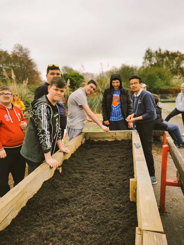 woodbeech2's tweet photo. The first planting in Woodlands Racecourse Garden. Amazing progress in 2 weeks. @WoodlandsHS @GardenWoodlands @CardiffWestern. https://t.co/Y0tNZdFv4m