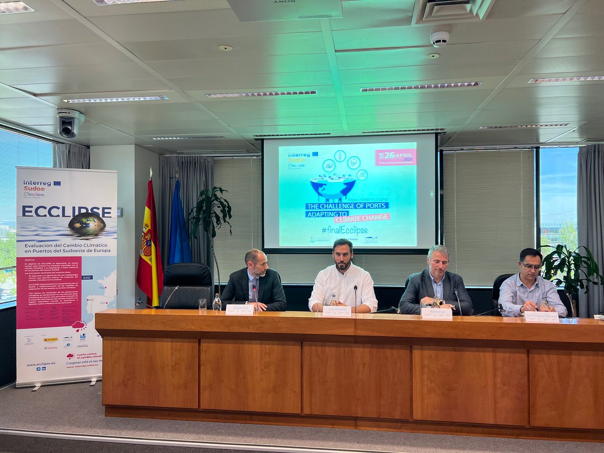 EcclipseP's tweet photo. 📣Salvador Furió introduces the speakers who will present the results of the first case study on the ports of the Port Authority of Valencia. 
🌊 Raul Cascajo, Cesar Pardinas and Jose María García- Valedecasas
@AutPortValencia @FValenciaport @FIClima @nologin_es 
#FinalEcclipse https://t.co/WW0T18r8qo