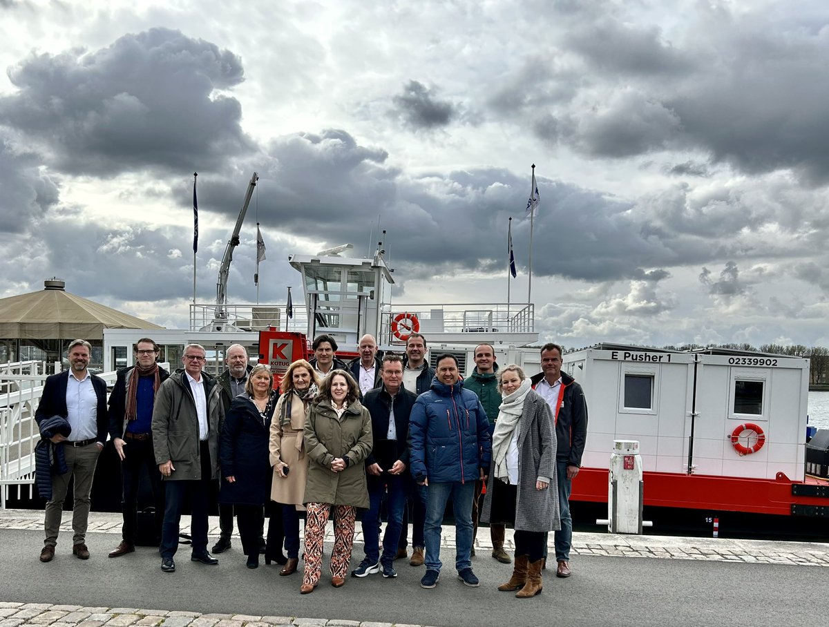 rh2ine's tweet photo. New initiative for zero Emission Navigation dit citylogistics - provincie of Noord-Holland, zuid-Holland &amp; Utrecht with Circle Lines &amp; Kotug @baljeuj @LilianFL https://t.co/DCPgPzF8eD
