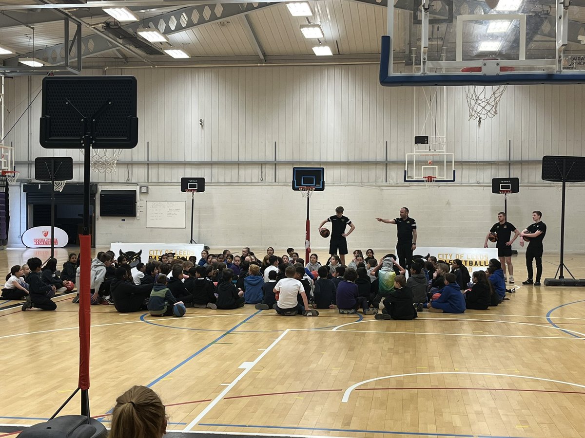 ihomcps1's tweet photo. Spent the morning learning basketball skills at @leedsbeckett with @_COLBC_ https://t.co/hWiwBFdj28