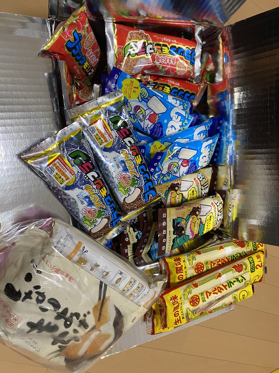 jrnr_m's tweet photo. 九州からのお届け物！！
アイス5種類各10本ずつとマルタイラーメン
アイス大好きだから楽しみで楽しみで楽しみです！ https://t.co/rvNTAxuBHl