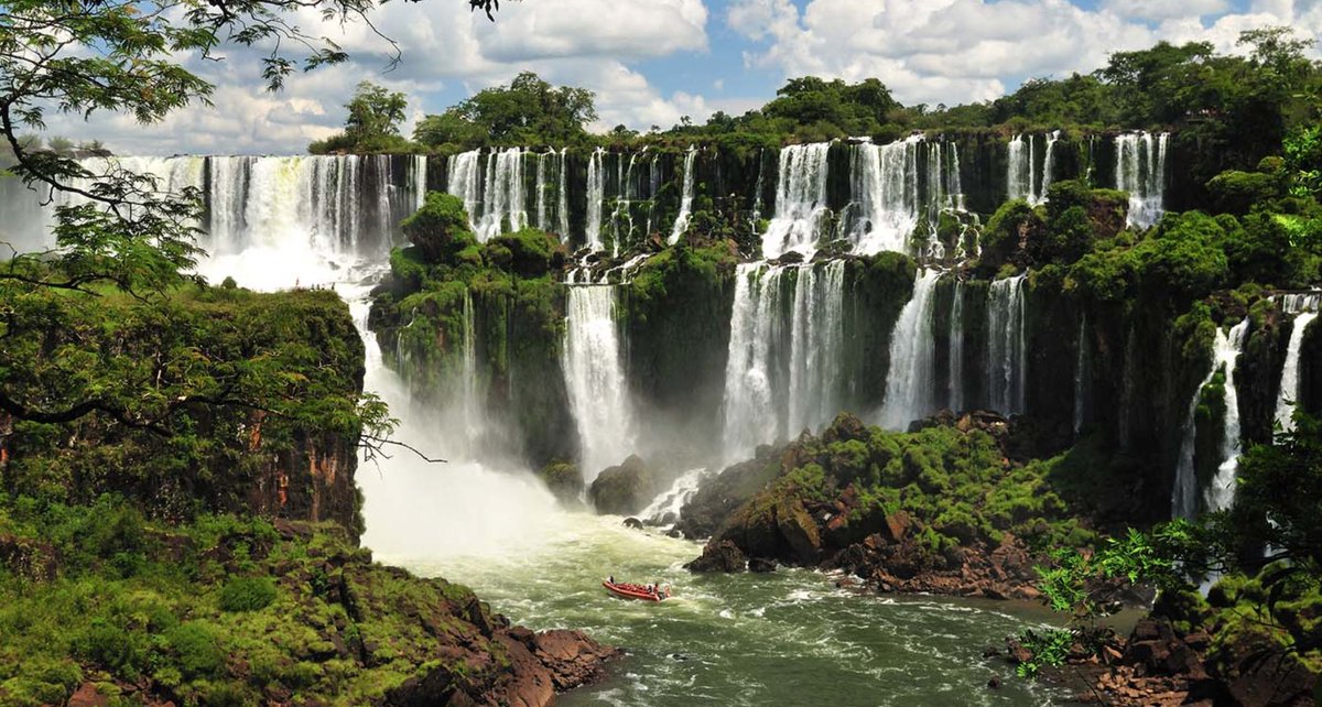 whereami_co's tweet photo. Did you know that the spectacular waterfall at Iguazu National Park, Argentina 🇦🇷, is actually taller than Niagara Falls? With a height of 269 ft, it's a must-see for any nature lover! https://t.co/GMpi2lIxZ9 https://t.co/OHlaGeGhUN