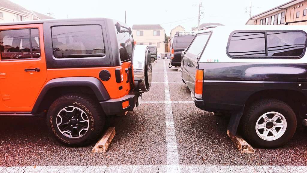 novustojkovic's tweet photo. 「DOUBLE 4×4」
Wrangler vs Dutsun
America vs Japan
CHRYSLER vs NISSAN
sony XPERIA degital
version Twitter
#chrysler #nissan #四駆
#ダットサン #jeep #tokyo
#XPERIA #sony #4wd
#dutsuntruck #dutsun https://t.co/jtPMpAghRX