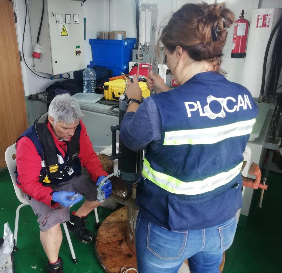 plocan's tweet photo. Cuando el mar nos lo permite, no dudamos en ⛵... ¡nueva campaña oceanográfica en nuestro Banco de Ensayos!

✅ Su objetivo es la caracterización físico- química estacional en la zona de ensayos de #PLOCAN. 

🤝 Colabora el grupo de investigación #TGBA de la
@ULPGC.

#ICTSNews https://t.co/L3hGmT3S7p
