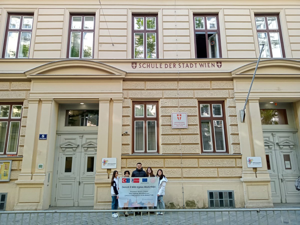 Denizli İl Milli Eğitim Müdürlüğünün KA121-SCH  2022 yılı okul eğitimi Erasmus Akreditasyonu projesiyle Viyanada bulunun öğrencilerimiz ve öğretmenimiz Ulaş Tonka  Viyana'daki öğrencilere Halk Oyunlarını tanıtıp gösteri yaptılar.
<a href="/denizlimem/">Denizli İl Millî Eğitim Müdürlüğü</a> <a href="/ArgeDenizli/">Denizli ARGE</a> <a href="/kalemem20/">Kale İlçe Milli Eğitim Müdürlüğü</a>
<a href="/ulusalajans/">Türkiye Ulusal Ajansı 🇹🇷 Turkish NA</a>