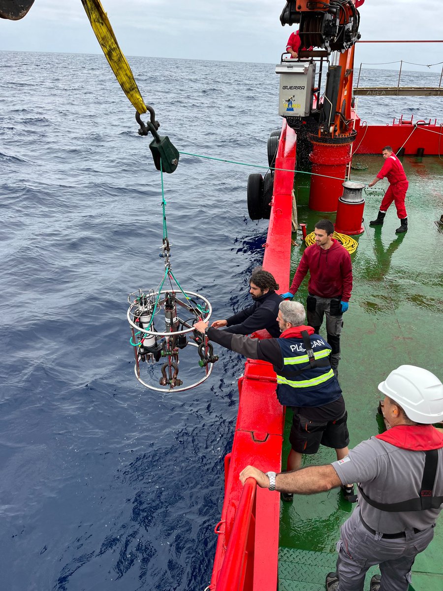 plocan's tweet photo. Cuando el mar nos lo permite, no dudamos en ⛵... ¡nueva campaña oceanográfica en nuestro Banco de Ensayos!

✅ Su objetivo es la caracterización físico- química estacional en la zona de ensayos de #PLOCAN. 

🤝 Colabora el grupo de investigación #TGBA de la
@ULPGC.

#ICTSNews https://t.co/L3hGmT3S7p