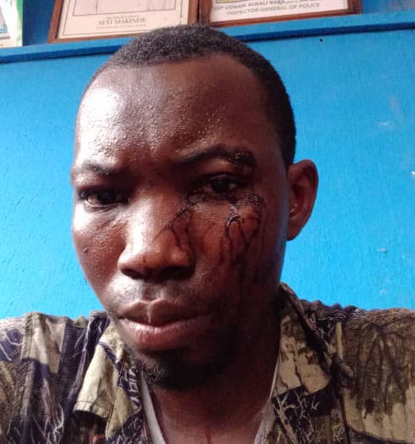 Silverbird TV (@SilverbirdN24) Reporter Attacked, Brutalised By Nigerian Police For Filming Riot Incident In Oyo | Sahara Reporters bit.ly/3Nd8eE6