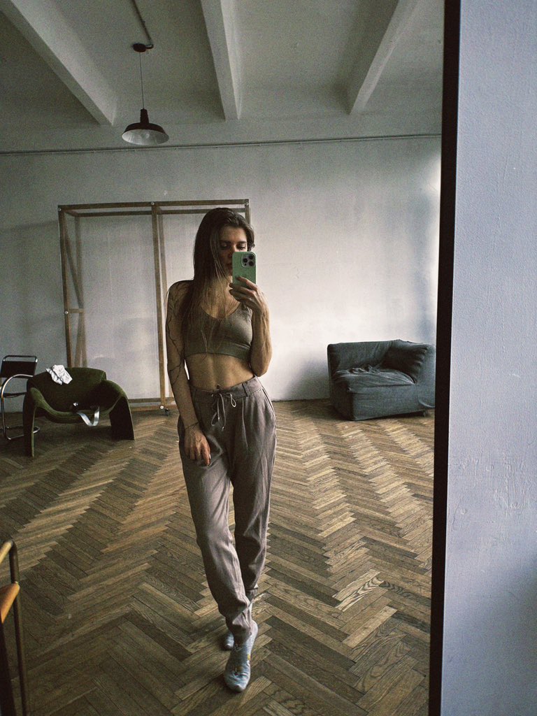 Good morning. Wednesday.
I think I've been forgotten, because I don't come here very often.

But in life it's unchanged - I take a lot of photos. Beautiful. A lot of dancing. Also beautiful.

And it's just all good. 🤍