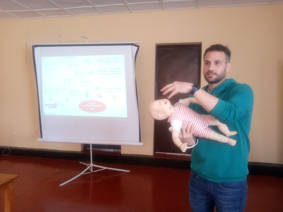 Ruhengerirefer1's tweet photo. The DG @Ruhengerirefer1 @philbertmuhire has opened a Training on Basic &amp; Advanced Cardiopulmonary Resuscitation and Immediate Life Support, organised in collaboration with Miguel Hernandez Universiy (Spain). @RwandaLocalGov @RwandaHealth  @RBCRwanda @RwandaNorth @MusanzeDistrict https://t.co/2oXd3M5mj9