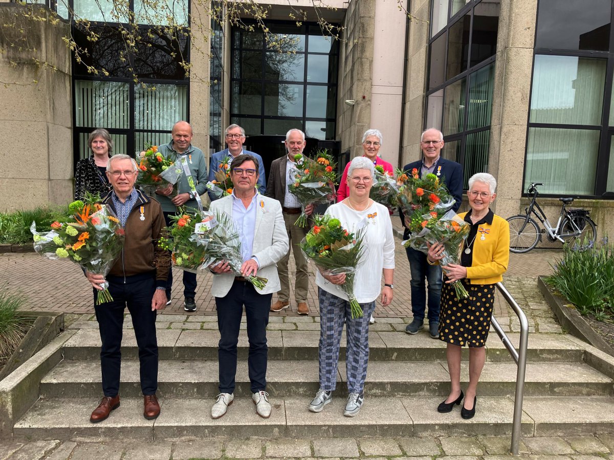 Tubbergen's tweet photo. Het regent lintjes in de gemeente Tubbergen https://t.co/9ZmLpGJQwl https://t.co/odR9XbWImc
