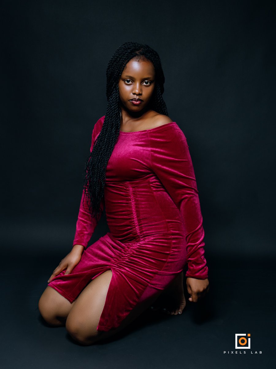 pixelslab_voi's tweet photo. Stepping into my power and owning my beauty in this luxurious velvet dress ✨ #BlackGirlMagic

#studiophotography #blackbackground https://t.co/gMWkpnFVIJ
