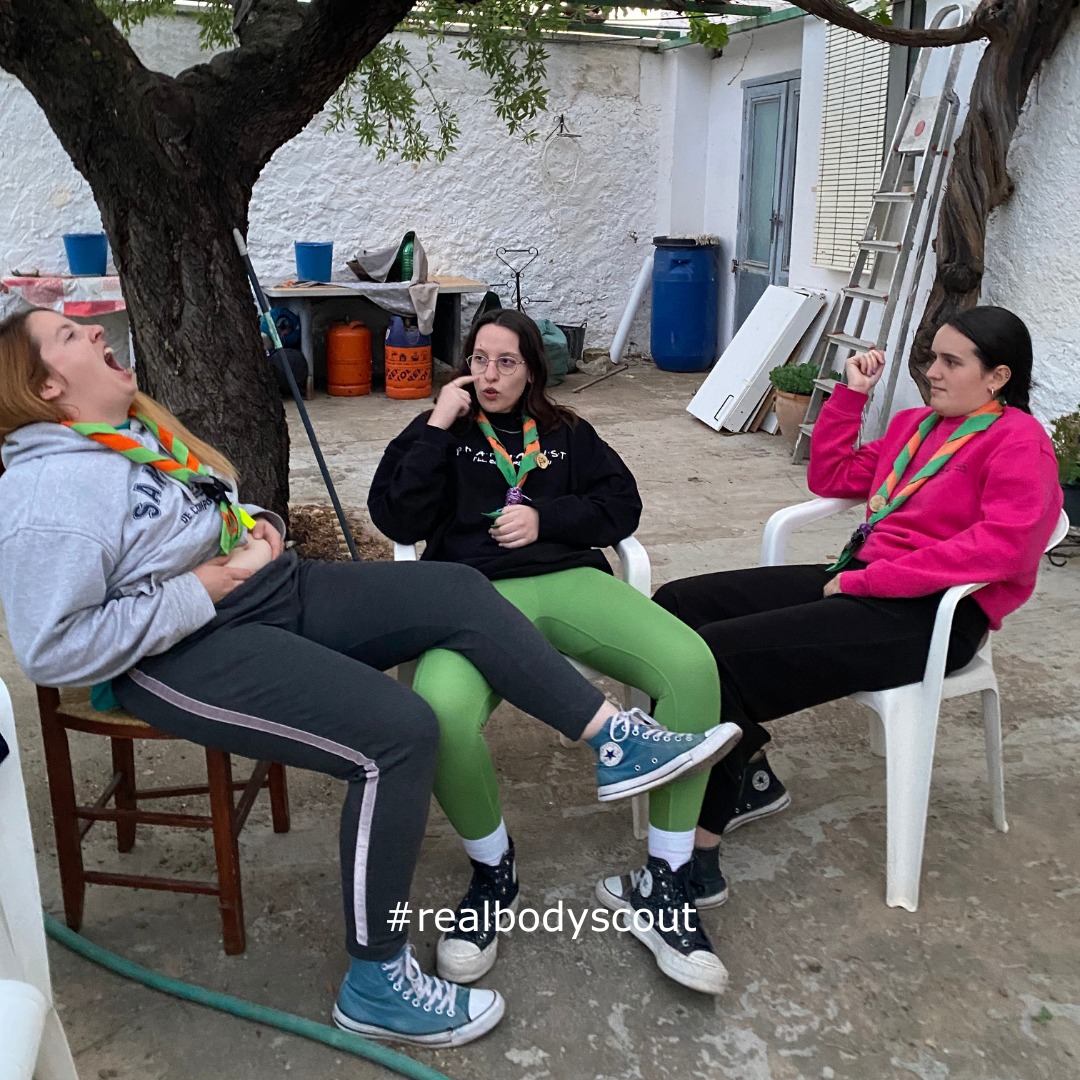 GSSanVicente396's tweet photo. En las redes sociales vemos muchas fotos de personas que parecen perfectas💄, pero ¿sabes qué? Esas fotos no son reales🙅‍♀️. Están editadas, tienen filtros, usan poses que favorecen… Todo para crear una imagen falsa que no refleja cómo son de verdad. 😞 https://t.co/RvA2IuyZQ8
