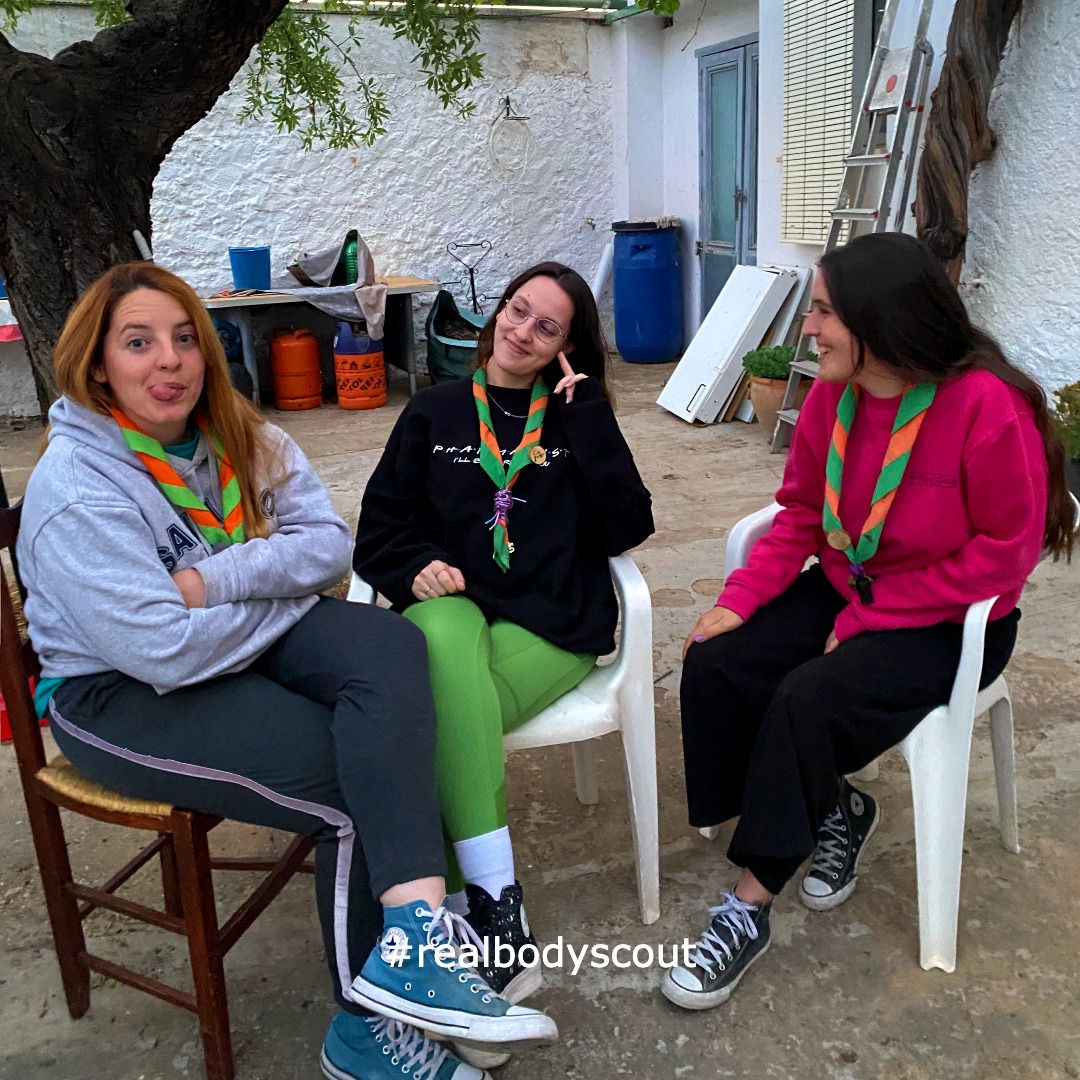 GSSanVicente396's tweet photo. En las redes sociales vemos muchas fotos de personas que parecen perfectas💄, pero ¿sabes qué? Esas fotos no son reales🙅‍♀️. Están editadas, tienen filtros, usan poses que favorecen… Todo para crear una imagen falsa que no refleja cómo son de verdad. 😞 https://t.co/RvA2IuyZQ8