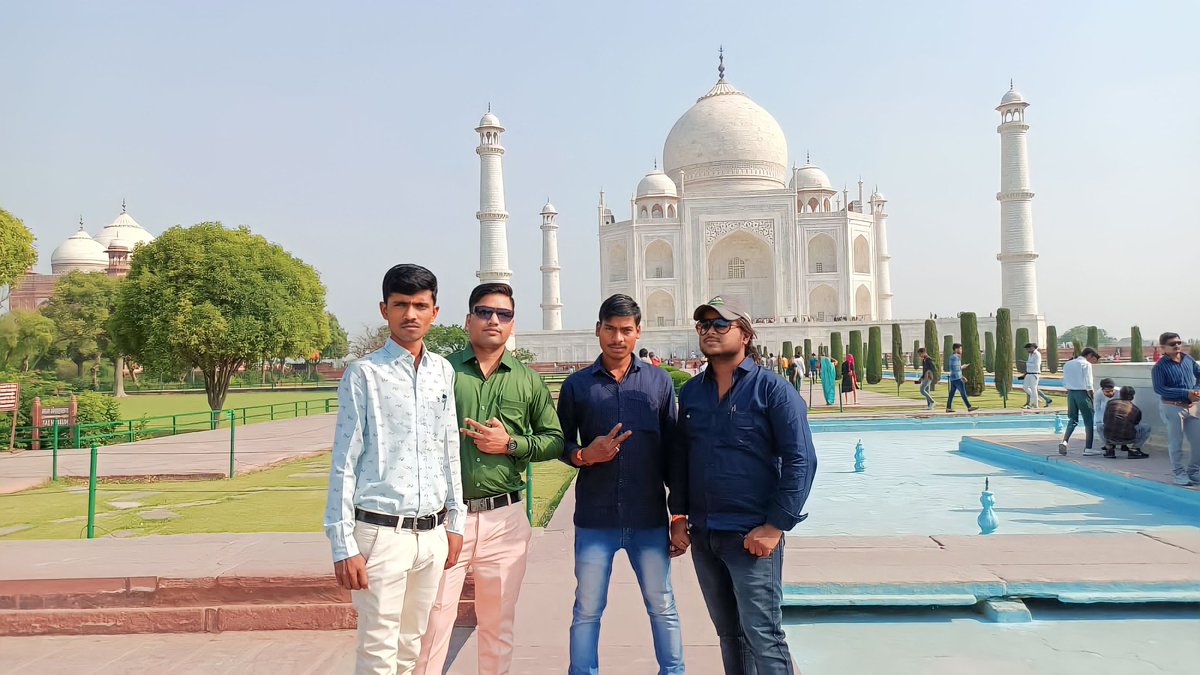 Anujkumarvstaar's tweet photo. फिक्र मे रहोगे तो खुद जलोगे, बेफिक्र रहोगे तो दुनिया जलेगी      |
#agra #tajmahal ❤️
#anujkumar
#motivational_speaker https://t.co/i34x6YWmGn