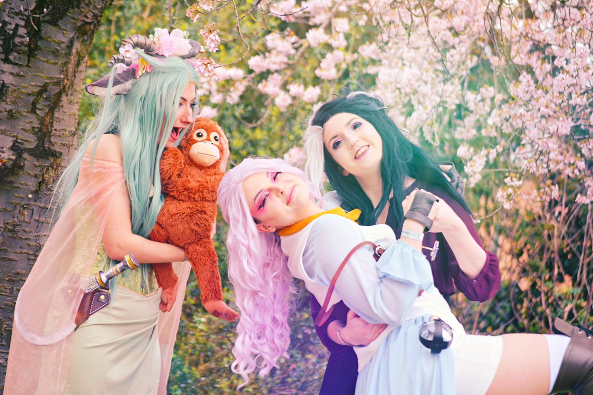 LawSedgwick's tweet photo. “Laudna, you’re scary-scary.”
Love how these photos came out on shoot my with @devileah, @cos_lottie and (melzickzack - on Instagram) down at @CosXpo.
Characters from: @CriticalRole
#laudna #imogen #fearne
#cosplay #photograghy #cosxpo https://t.co/ZJWHKVMOdI