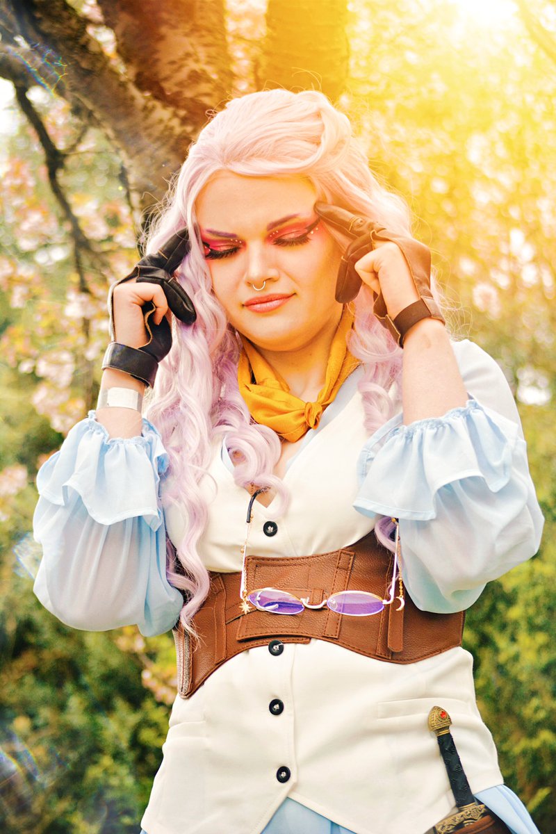 LawSedgwick's tweet photo. “Laudna, you’re scary-scary.”
Love how these photos came out on shoot my with @devileah, @cos_lottie and (melzickzack - on Instagram) down at @CosXpo.
Characters from: @CriticalRole
#laudna #imogen #fearne
#cosplay #photograghy #cosxpo https://t.co/ZJWHKVMOdI