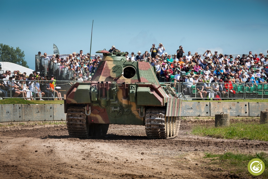 TANKFEST is back with three full days of arena action, 23 - 25 June! See the stars of the Museum’s collection running alongside guest tanks and vehicles from the British Army. With so much to see and do, a multi-day ticket is highly recommended. Book: tankmuseum.org/events/tankfes…