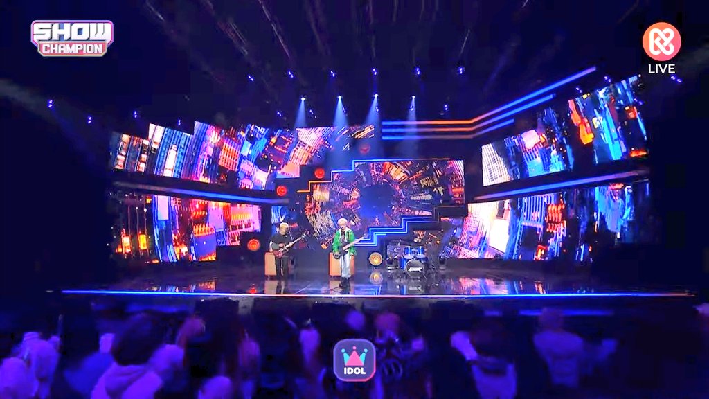 Vividdream_514's tweet photo. The stage is super vibrant & cute today🥹🪐👾🪐👾
I'm sad that it's already the last stage of this promotion😭
Giuk ah thank you for the amazing performances💙 I had fun and enjoyed every single stage🥹🥰
#ONEWE #원위 #GIUK #기욱
#Psycho_Xybernetics
#TURN_OVER #제0호선_시간역행 https://t.co/kYzJXRBje2