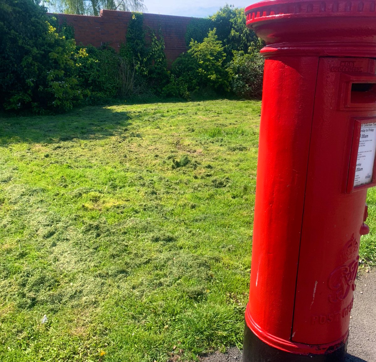 How absurdly special is life:

I exist in society that put man on the moon but can’t explain my allergy to the literal ground 

GM

There’s a lot of grass cutting going on out there

Stay safe
