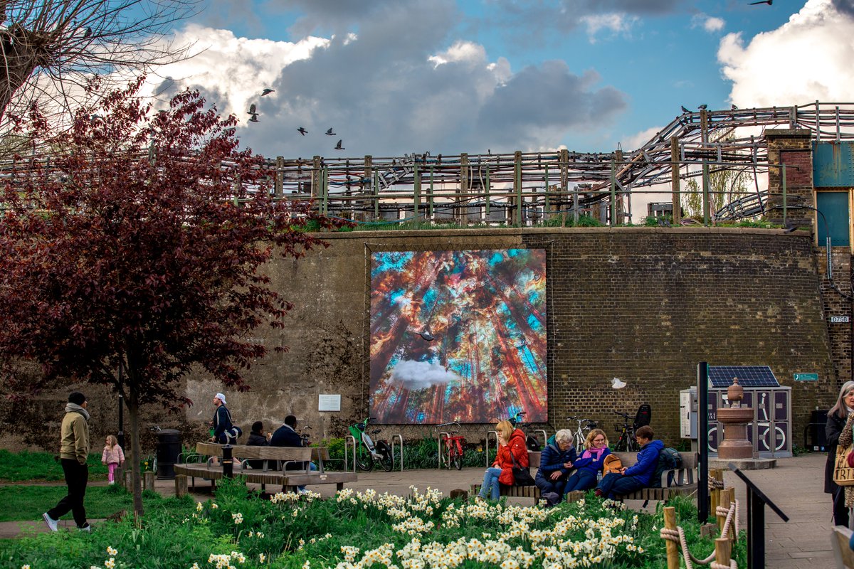 Unveiled by legendary actress Dame Siân Phillips 'The Ceiling in the Sky' by <a href="/CristinaSchek/">Cristina Schek 📸</a> is the beautiful new W4th #Plinth artwork <a href="/AbundanceLondon/">Abundance London</a> <a href="/TfL/">TfL</a>
#TurnhamGreen <a href="/TheChiswickCal/">The Chiswick Calendar</a> read more here: bit.ly/3oLyiMJ <a href="/BBC_HaveYourSay/">BBC_HaveYourSay</a>