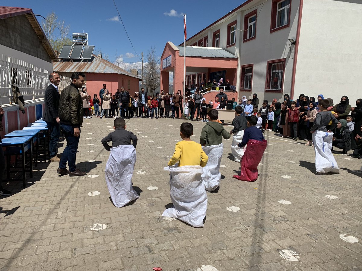 EmtagOrtaokulu's tweet photo. 23 Nisan Ulusal Egemenlik ve Çocuk Bayramı Törenimizden… https://t.co/wr7hwvbNJs