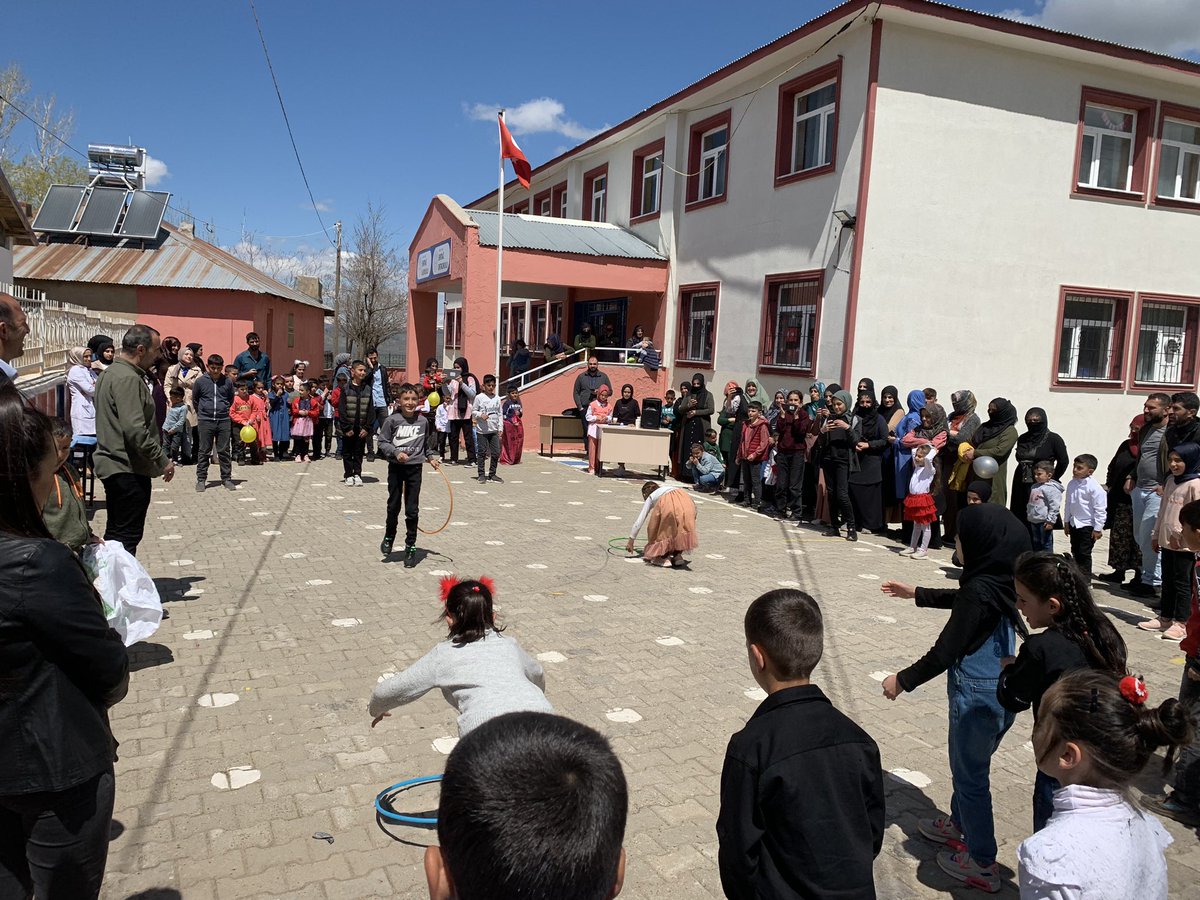 EmtagOrtaokulu's tweet photo. 23 Nisan Ulusal Egemenlik ve Çocuk Bayramı Törenimizden… https://t.co/wr7hwvbNJs