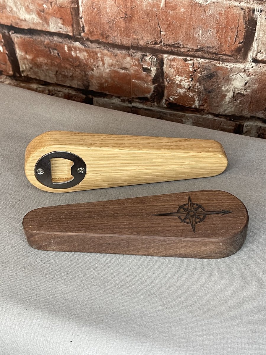 ExpedStores's tweet image. We’ve had these on sale at Market Days and now we’ve added them to the website. 

Handcrafted by @militarygizzits, these compass embossed bottle openers are just the thing for a thirsty Explorer #FollowTheCompass #BeAnExplorer 

explorercoffees.com/product/explor…