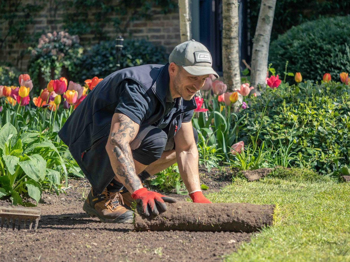 If you have a passion for horticulture and take pride in the precision and care that goes into creating a beautiful garden, we'd love for you to join the team at Alaster Anderson! 

#GardeningJobs #GardeningCareers #GardeningExperts #OutdoorSpaces #LandscapingJobs