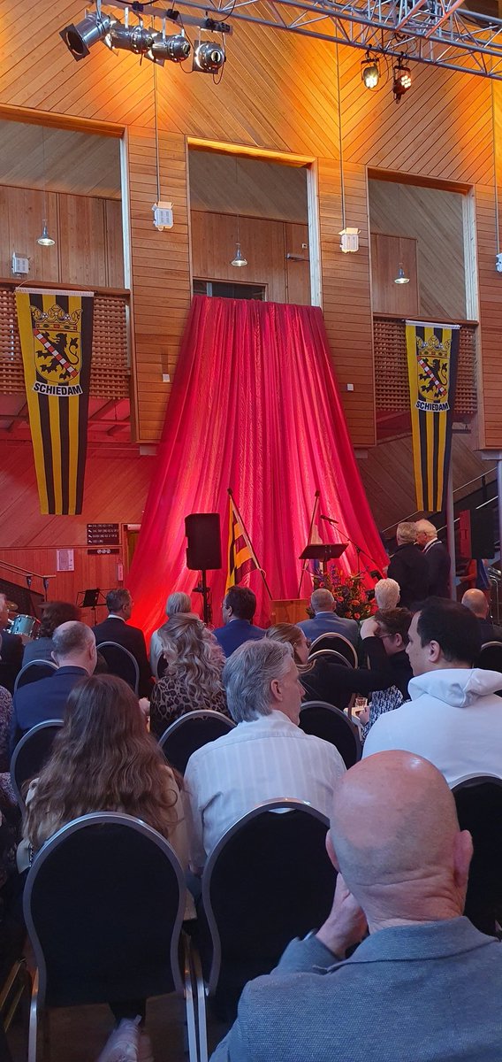 Sas_Smit's tweet photo. Vandaag is directeur van @wennekercinema, Gerard Sparla onderscheiden als Ridder in de Oranje Nassau. #filmhuisschiedam #filmhuis #Schiedam #cultuur #trots https://t.co/NmFgUQUO98