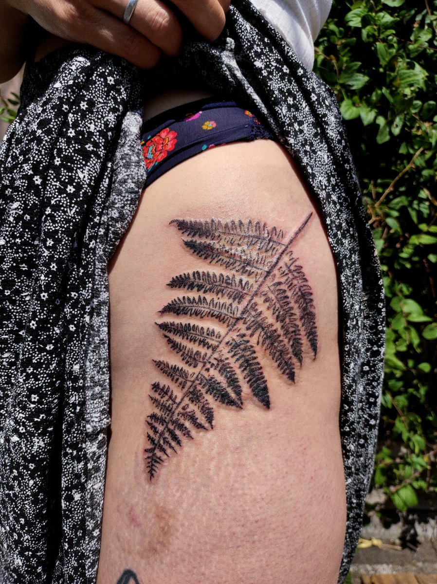 laurianemockel's tweet photo. PROJET EMPREINTES

Je veux reprendre plus sérieusement ce concept où je tattoue des empreintes de plantes que vous m'apportez!

Pour prendre rendez-vous ça se passe par mail à euliopse.tattoo@gmail.com

N'hésitez pas à partager avec un petit RT ça me ferait très plaisir ☀️ https://t.co/R75uJN79vl