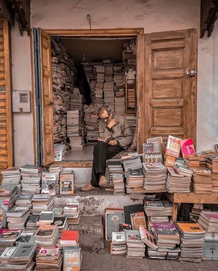 school_matter's tweet photo. Moroccan man, Mohammed Aziz has read over 4,000 books in Spanish, Arabic, French and English.
He has owned a bookstore in Rabat Medina since 1967.
#SaveSchoolLibraries
#SchoolLibrariesMatter
#YoungShallGrow
#ReadersAreLeaders https://t.co/iWWYKWv5yG