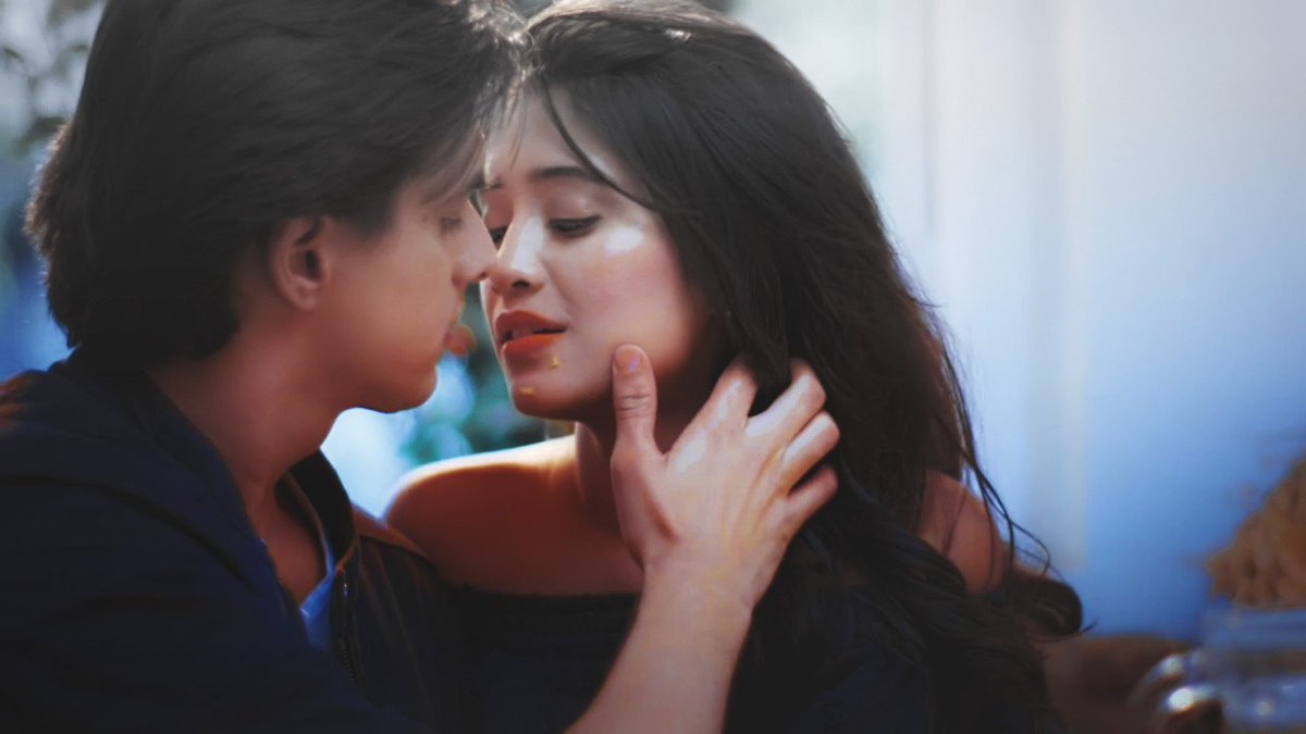 softkaira's tweet photo. 𝘠𝘰𝘶 𝘢𝘳𝘦 𝘮𝘺 𝘴𝘸𝘦𝘦𝘵𝘦𝘴𝘵 𝘢𝘥𝘥𝘪𝘤𝘵𝘪𝘰𝘯....

#Yrkkh || #Kaira 
#Shivangijoshi || #MohsinKhan https://t.co/4BHY74lhb2