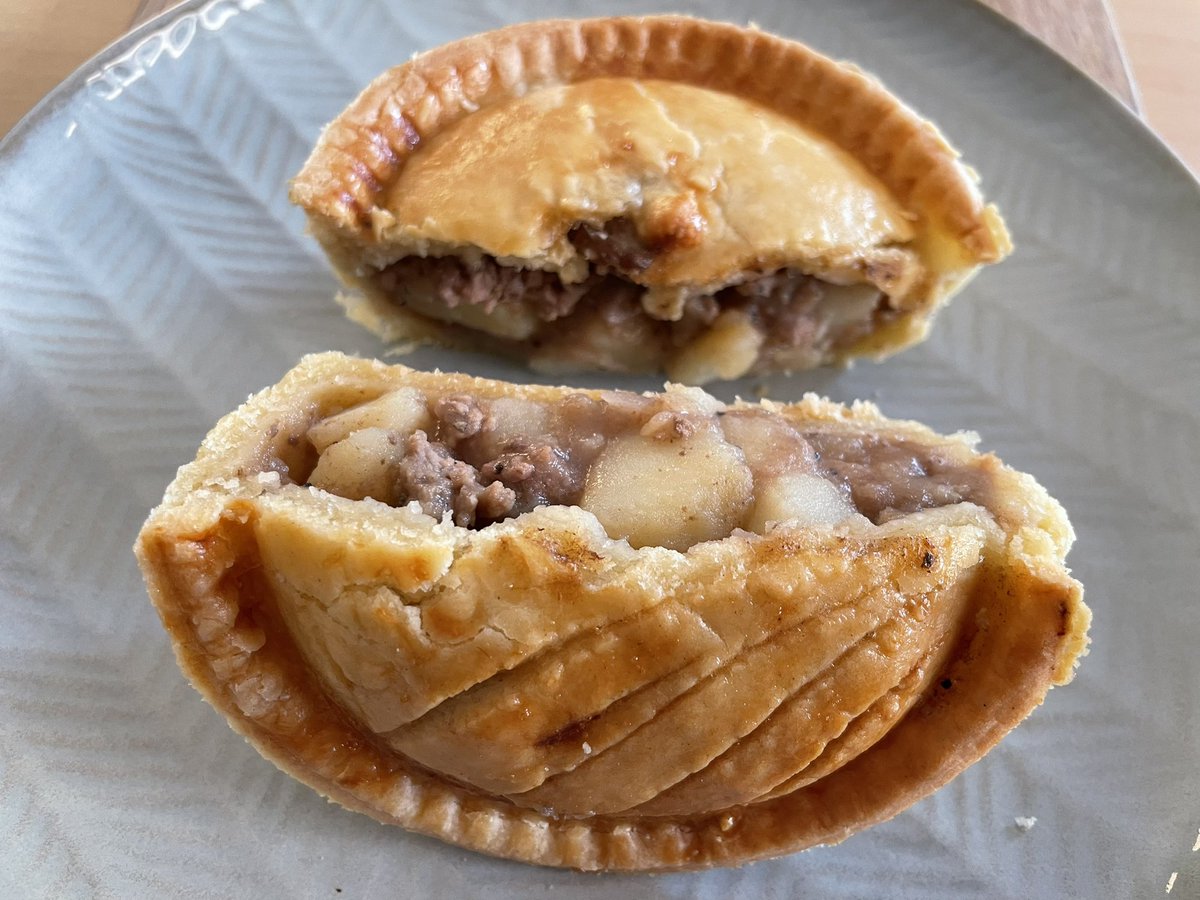 nice_pie1's tweet image. Nice Meat &amp;amp; Potato Pies in the pie fridge today available from Nice Pie 40 Bingham rd, Radcliffe on Trent Nottingham…. open until 2.30 🥧 
#nicepie #nottingham #nottsfood #pies #supportlocal #handcrafted
