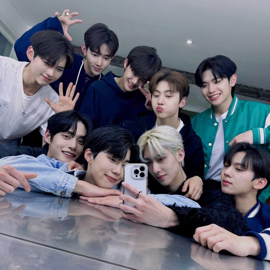 dins_kjw's tweet photo. CONGRATULATIONS!!

YOU ARE BEING A PART OF ZEROBASEONE FIRST THINGS EVER ✨️

- ZB1 1ST PHOTO GROUP
- ZB1 1ST MIROR SELCA
- ZB1 1ST GREETINGS VIDEO
- ZB1 1ST TIKTOK TREND VIDEO

#ZB1 #제베원 #ZEROBASEONE #제로베이스원 https://t.co/vRTQA6nFDy