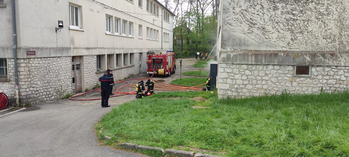 Udsp77's tweet photo. Le #brevet2023 pour les #JspSeineEtMarne a débuté ce lundi 24 #Avril et jusqu'au 28... ai #CentreDepartementalDeFormation
#GurcyLeChatel 123 participants👨🚒
Bon courage à tous💪 https://t.co/GtVxKIYUcz